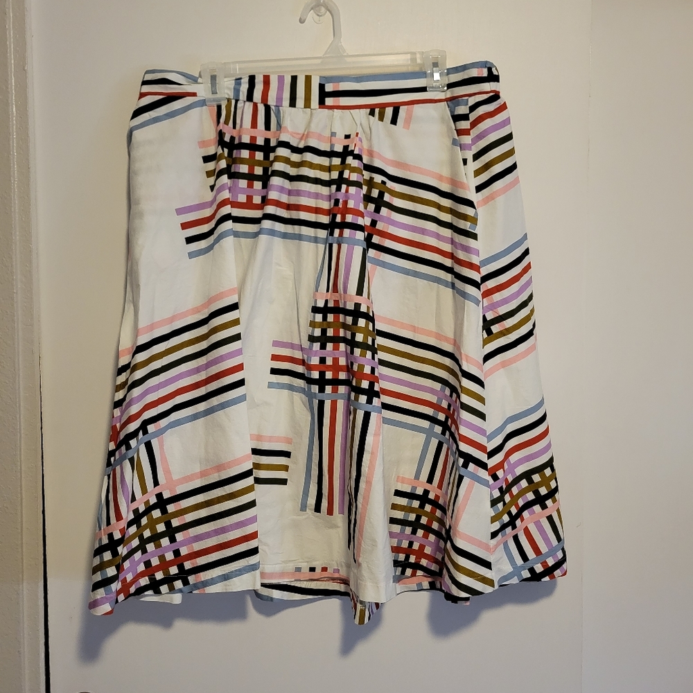 Elequoii skirt with rainbow patrern